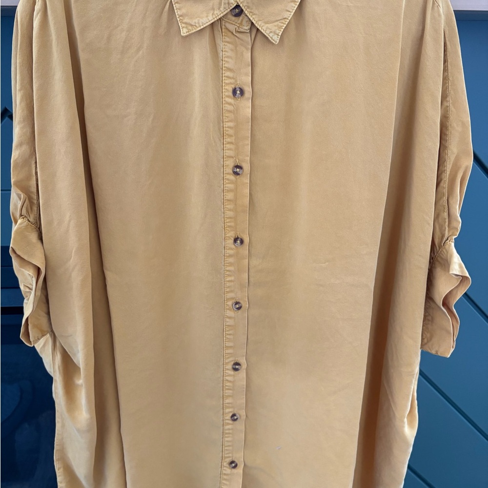 Veveret Washed Yellow Button Down Shirt with Classic Collar and Relaxed Fit